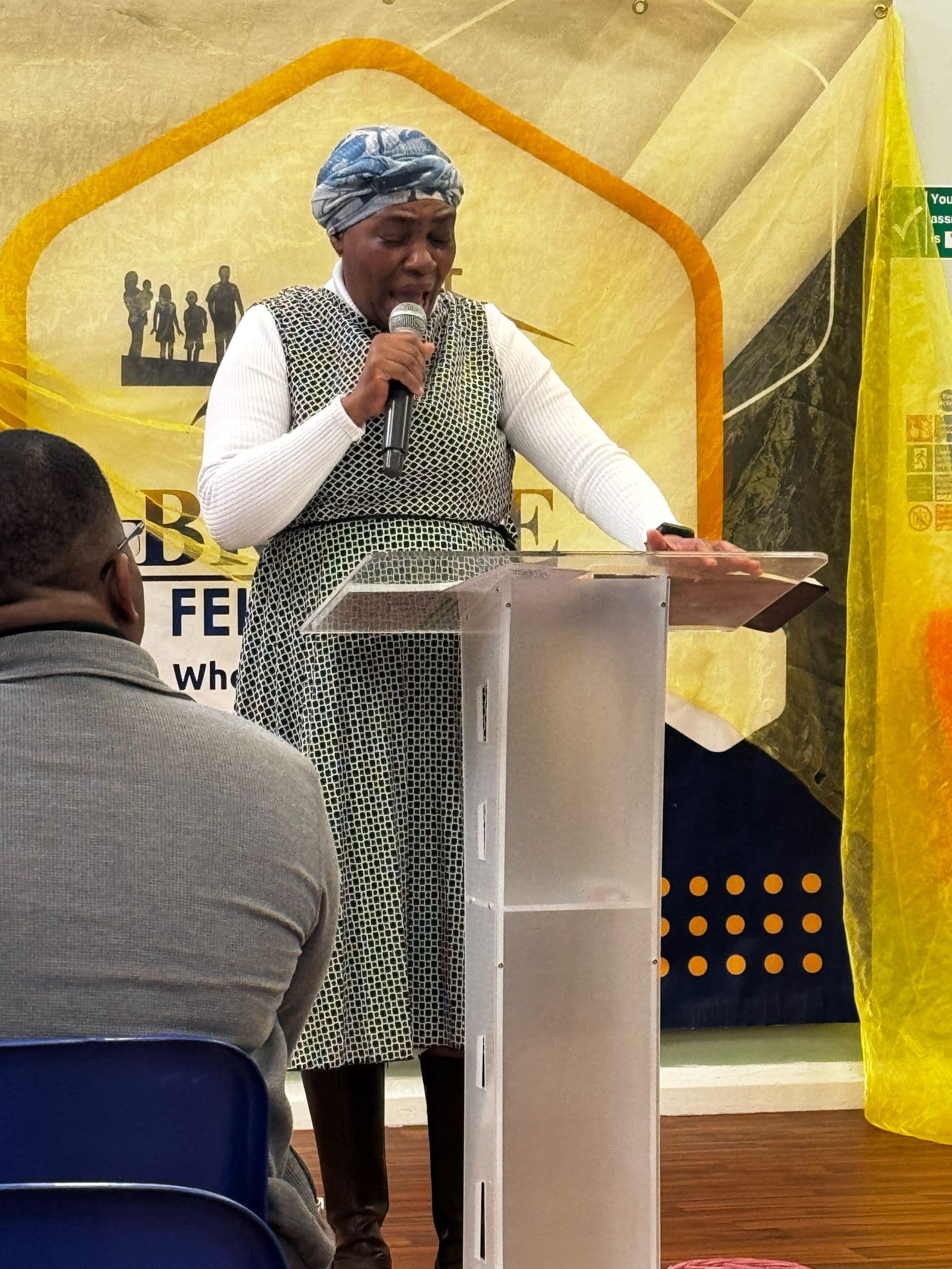 Pastor Lindy Laet